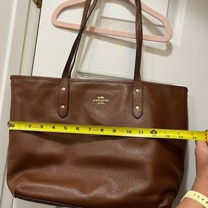 Coach leather shoulder bag